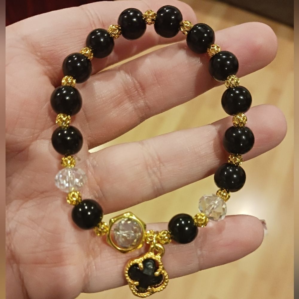 Black & Gold Bead Clover Bracelet